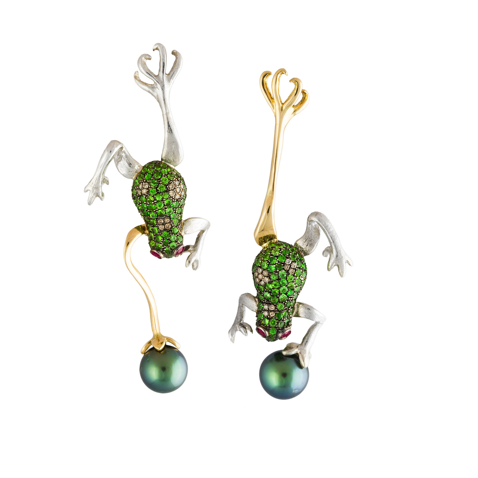 Frog earrings by Gaelle Khouri with Tahitian pearls and studded with brown diamonds Gaelle-KhouriFROGS,-earrings,-Couture,-The-Garden-of-Earthly-Delights-collection,-Gaelle-Khouri