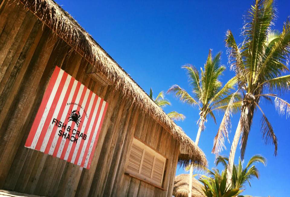 Informal dining on the sandbar Fish-&-Crab-shack