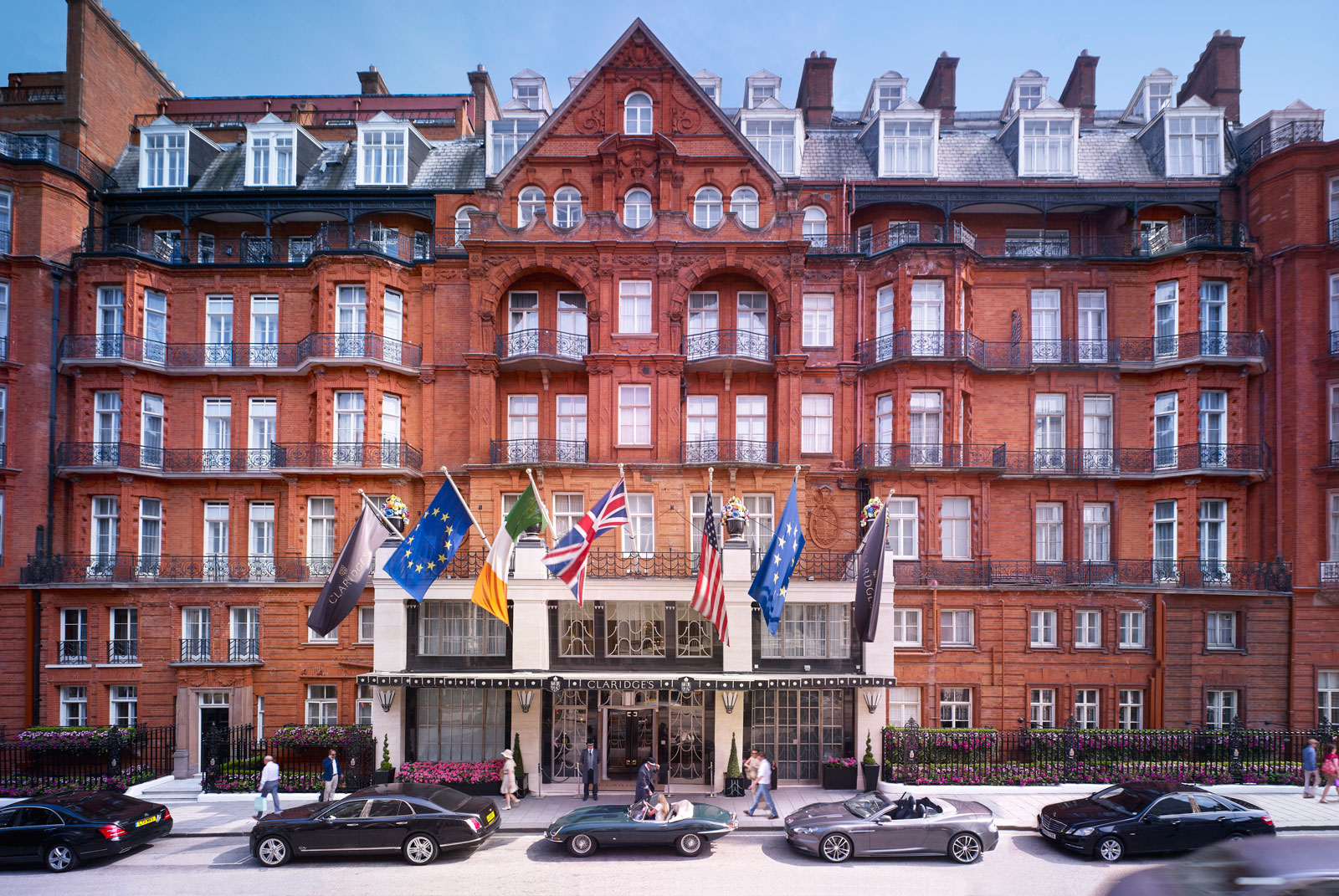 Claridge's-Exterior-with-people