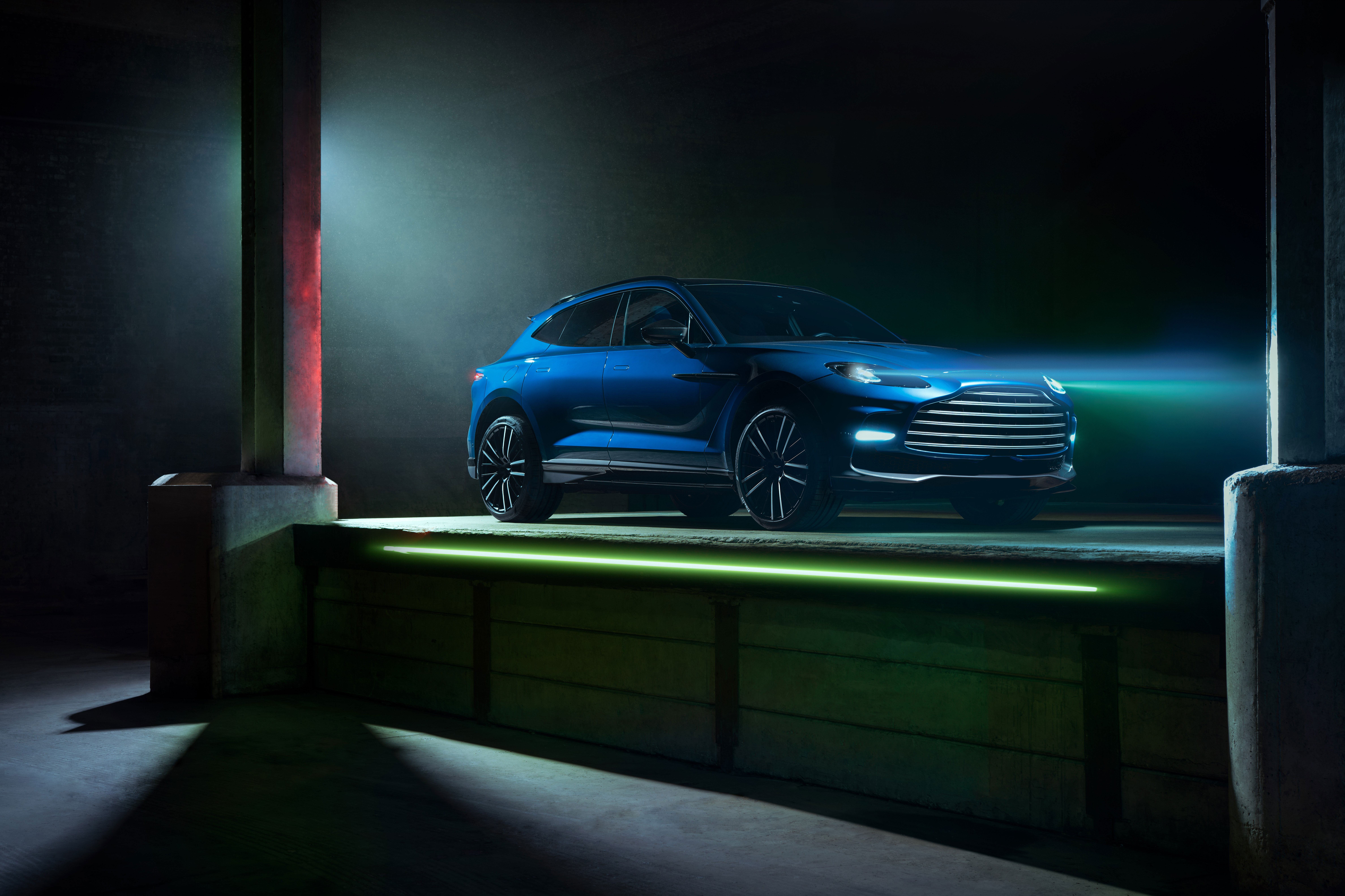 Aston Martin DBX Landscape hero