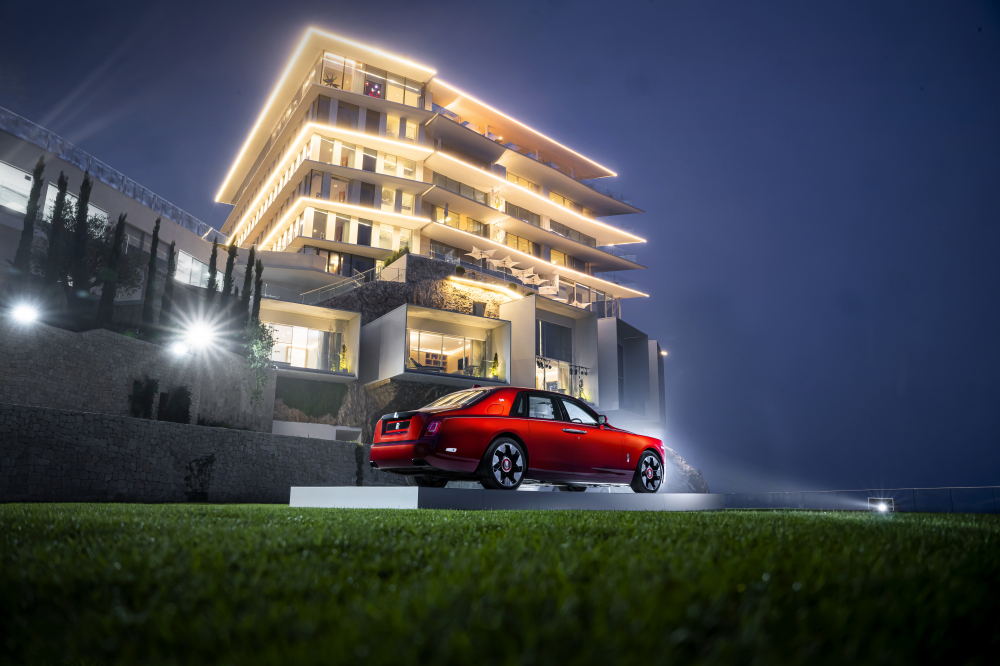 The Patriot edition in front of Maybourne Riviera