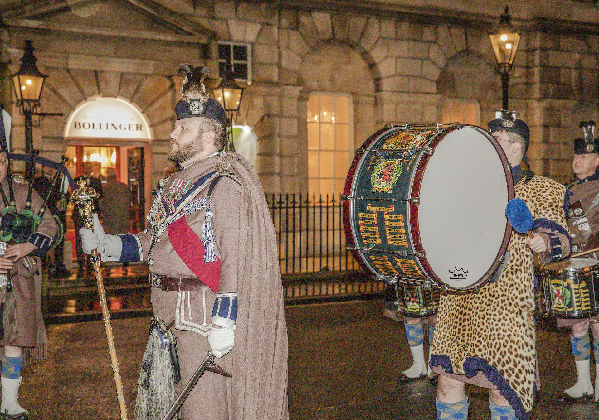 7 Pipes & Drums of the Scottish Regiment outside Spencer House for Bollinger RD 2008