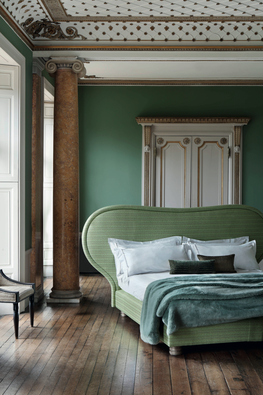 Savoir's 'Louis' bed