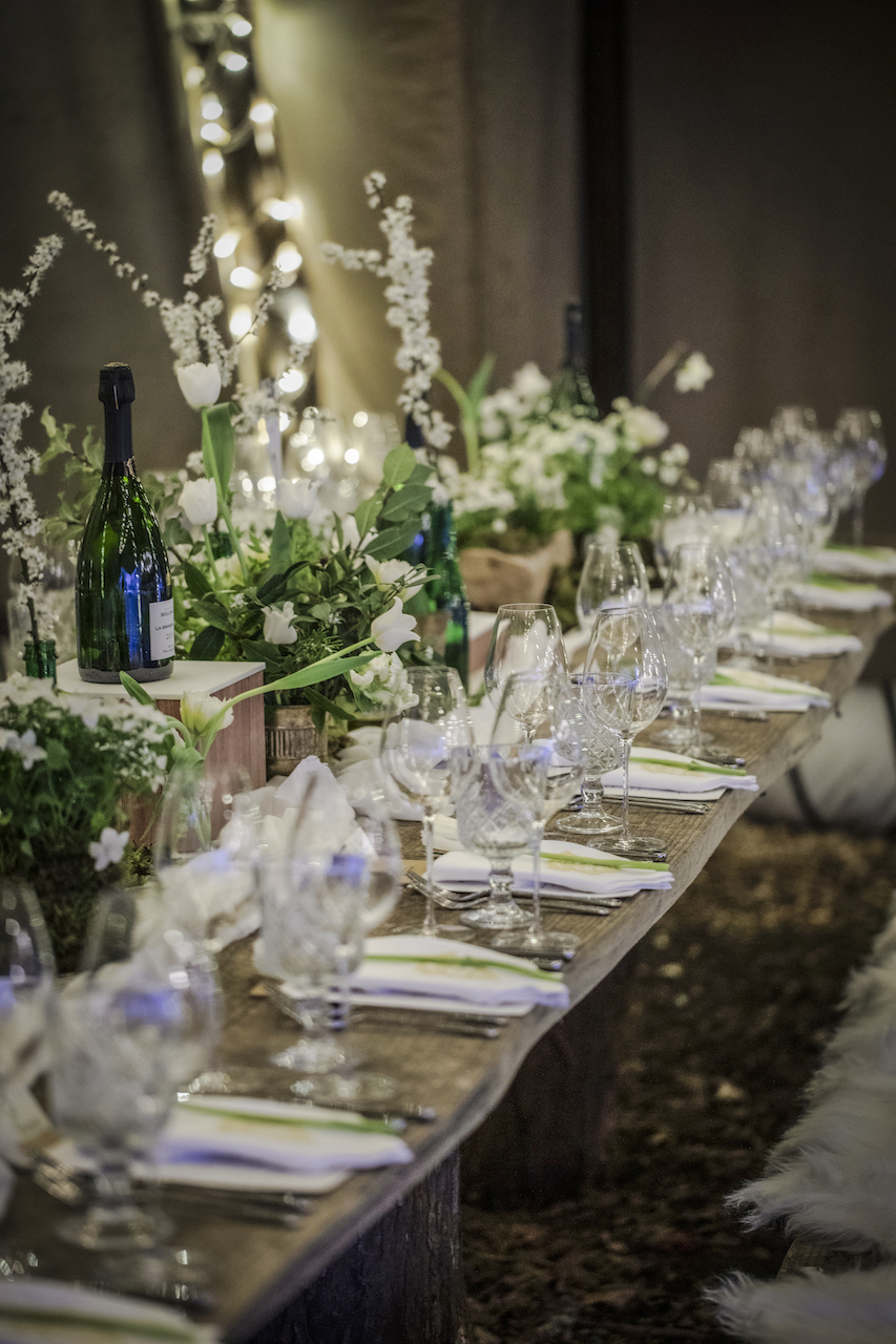 Bollinger La Grande Annee 2015 - florals table