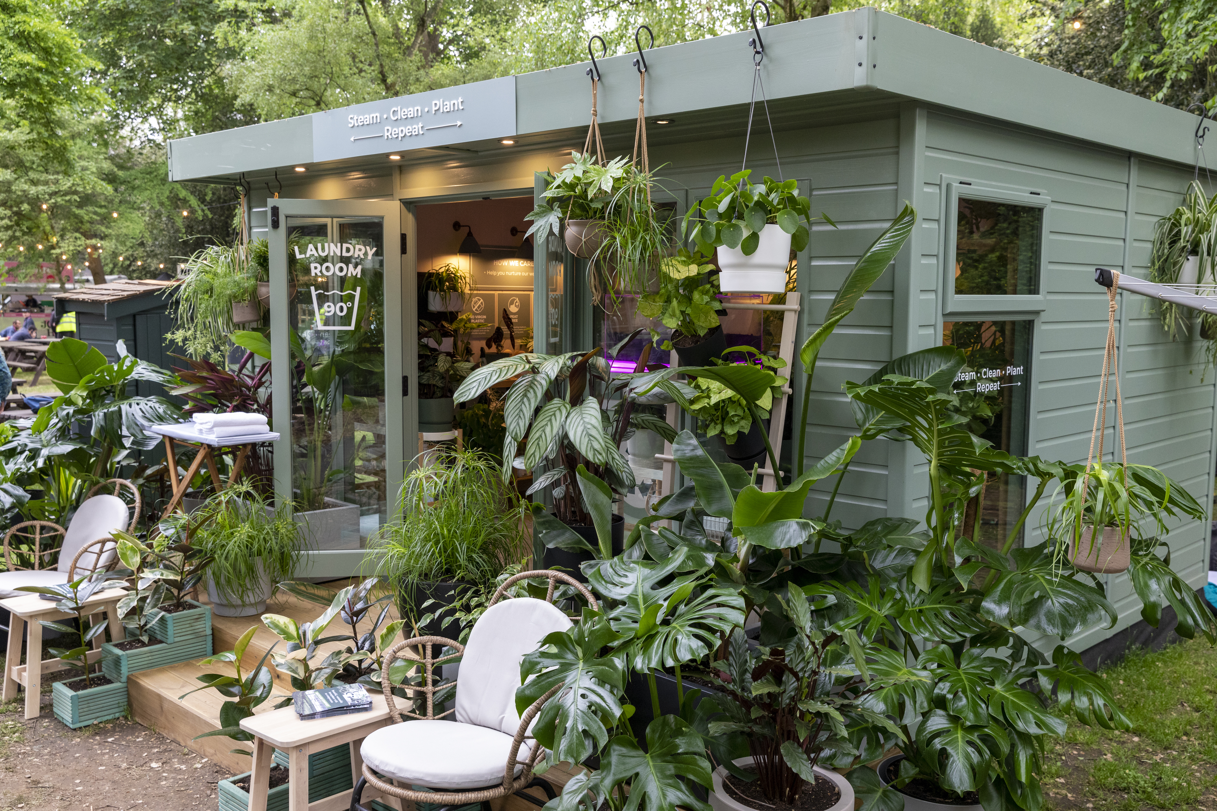 Geb & Green - Chelsea Flower show Geb & Green - A green laundry room surrounded by green plants