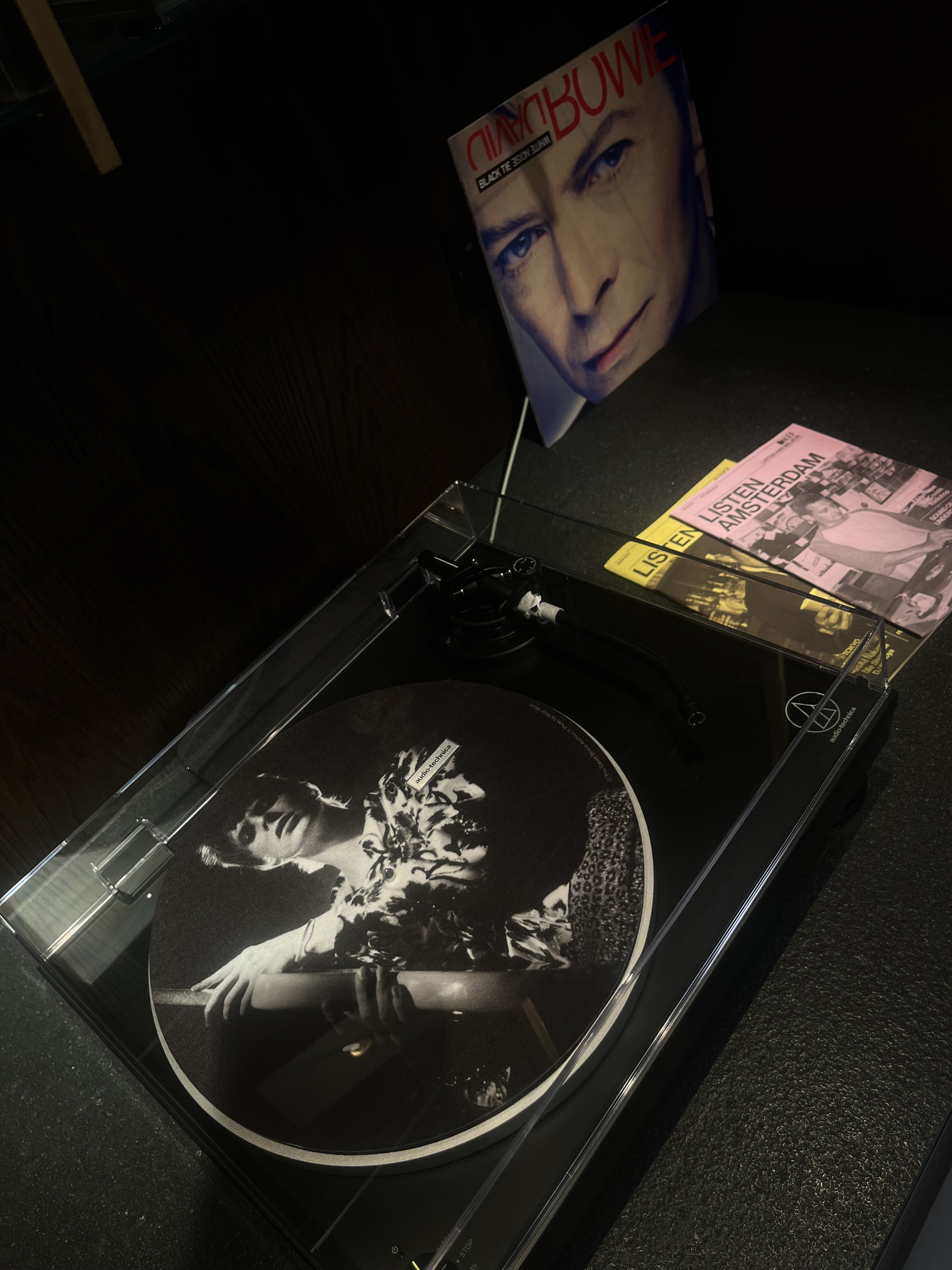 KEF gallery David Bowie - turntable