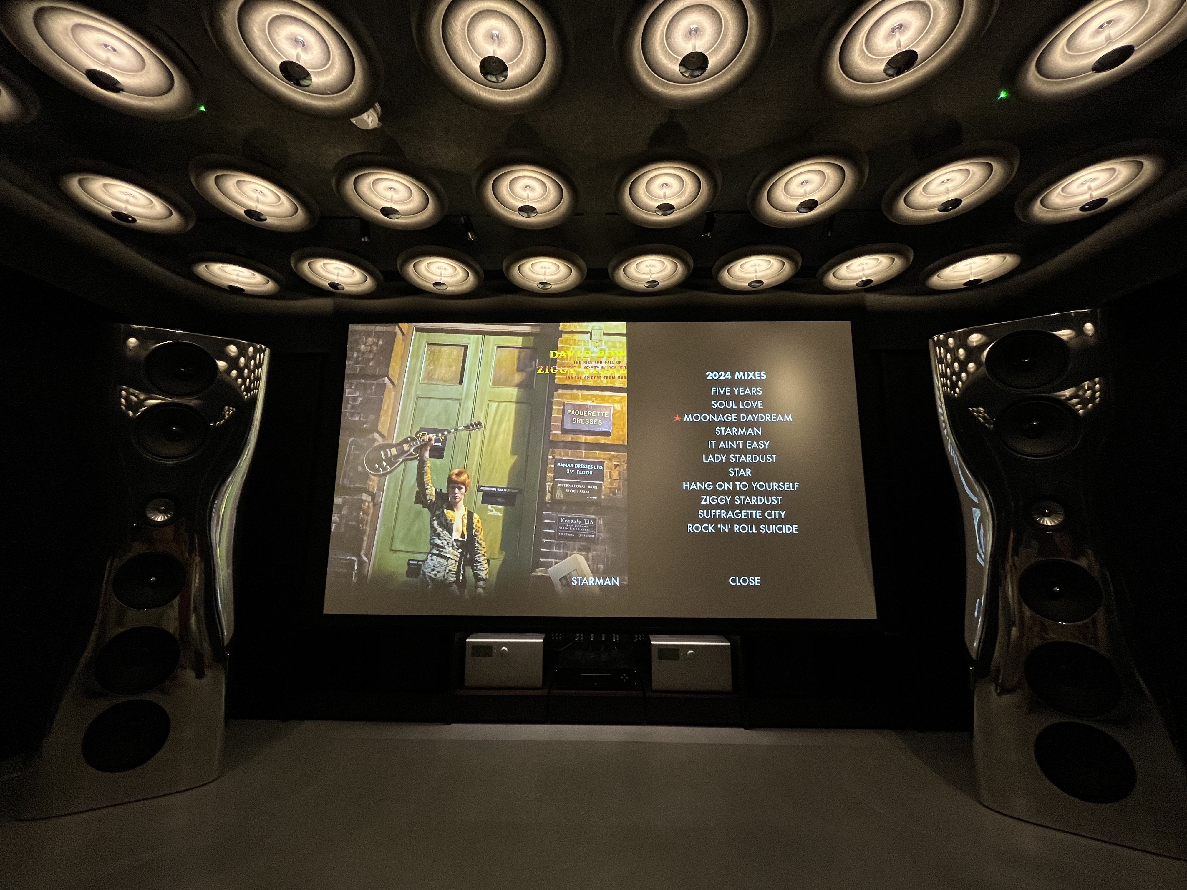 KEF gallery David Bowie - ultimate experience room