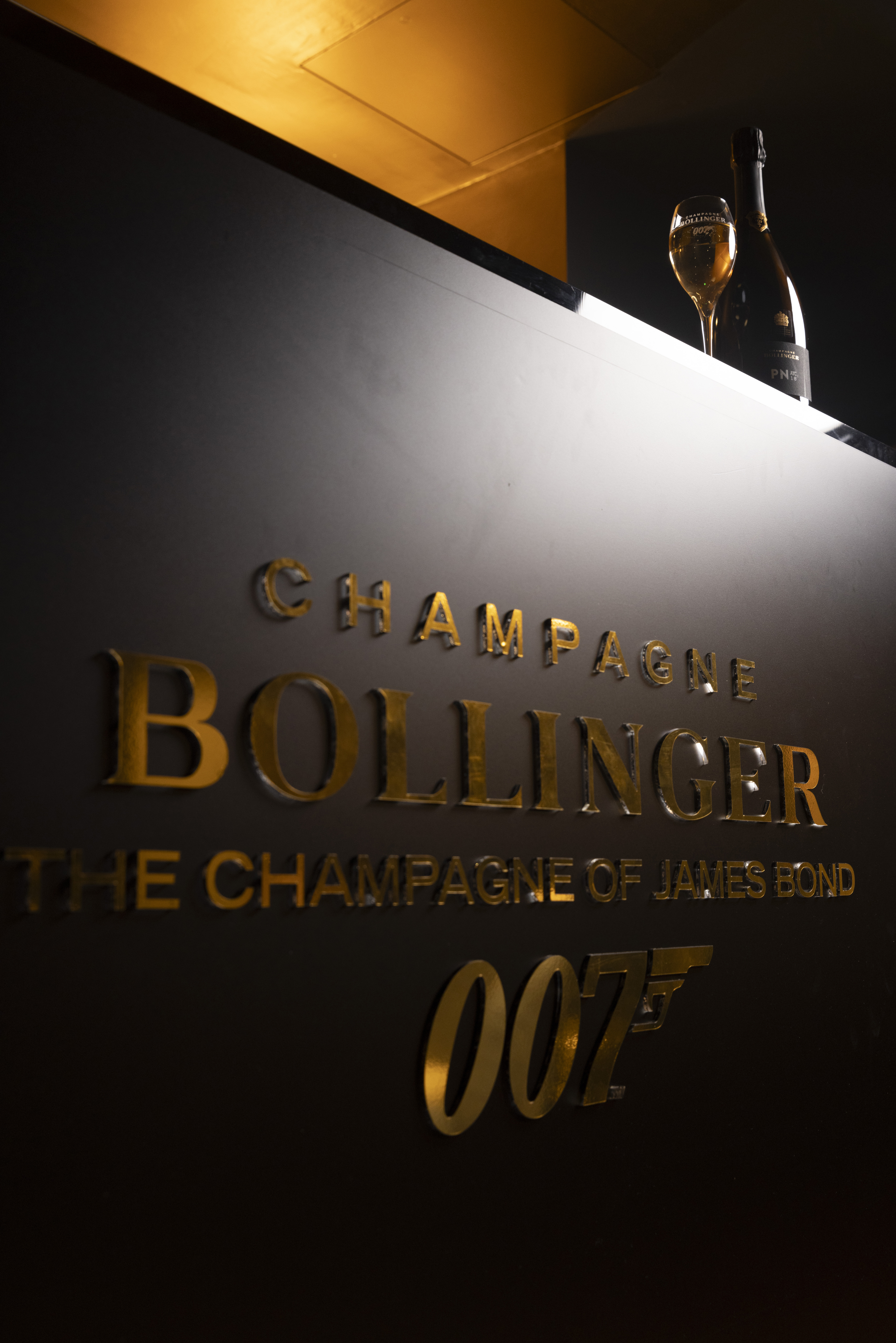 Champagne Bollinger x 007 stand Champagne Bollinger x 007 stand