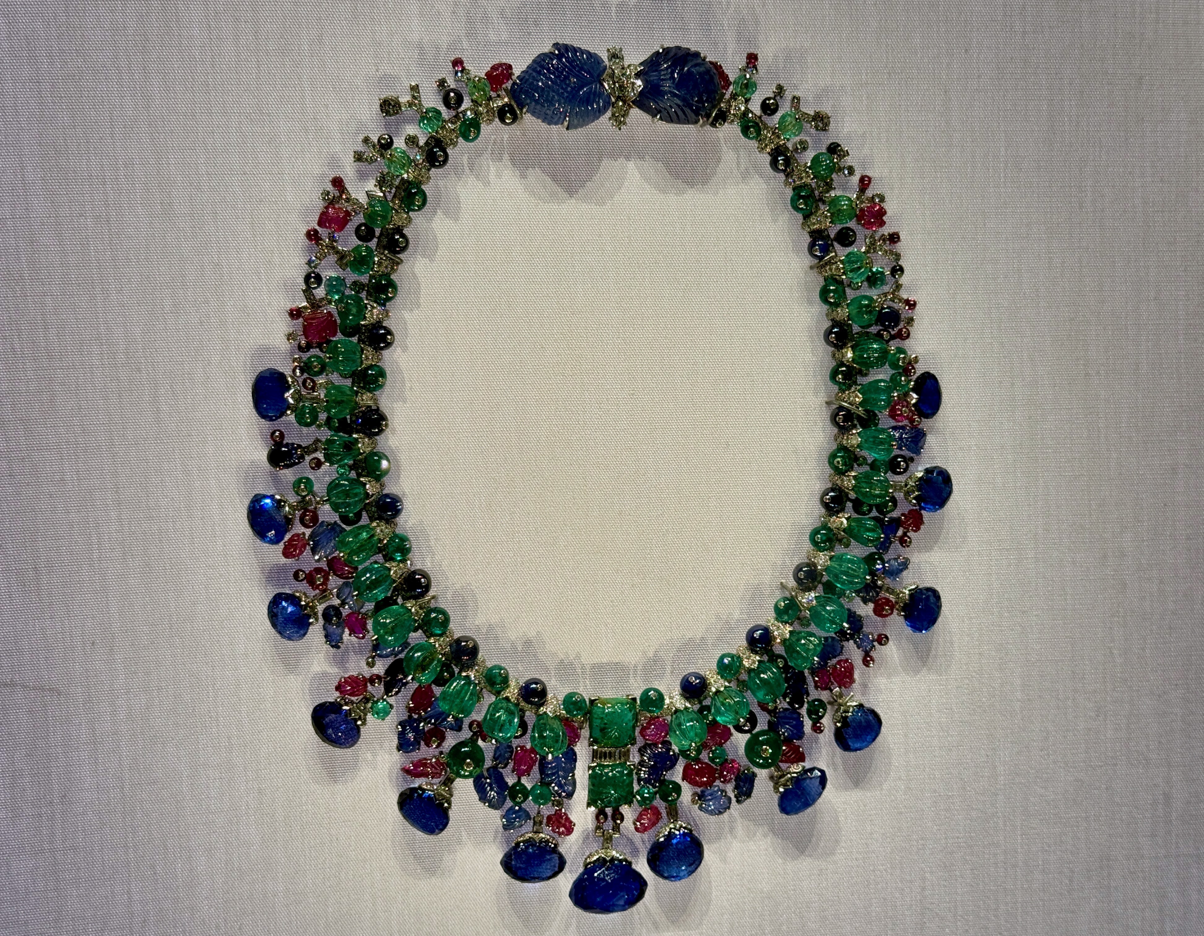 Cartier Hindu necklace with sapphires and rubies on display at the V&A.