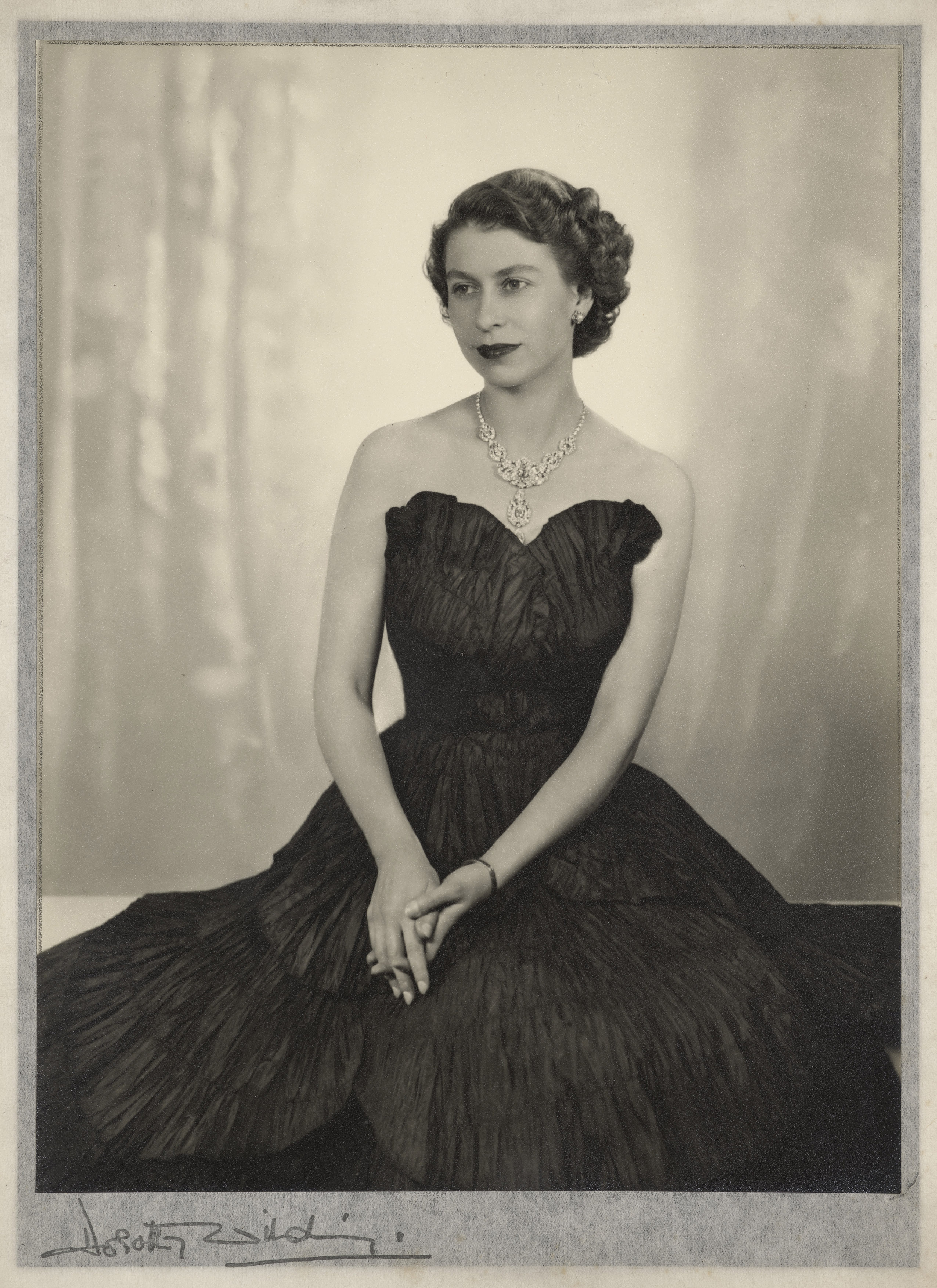 One Hundred Years of Royal Photographs - Dorothy Wilding’s 1952 portrait of the newly crowned Queen