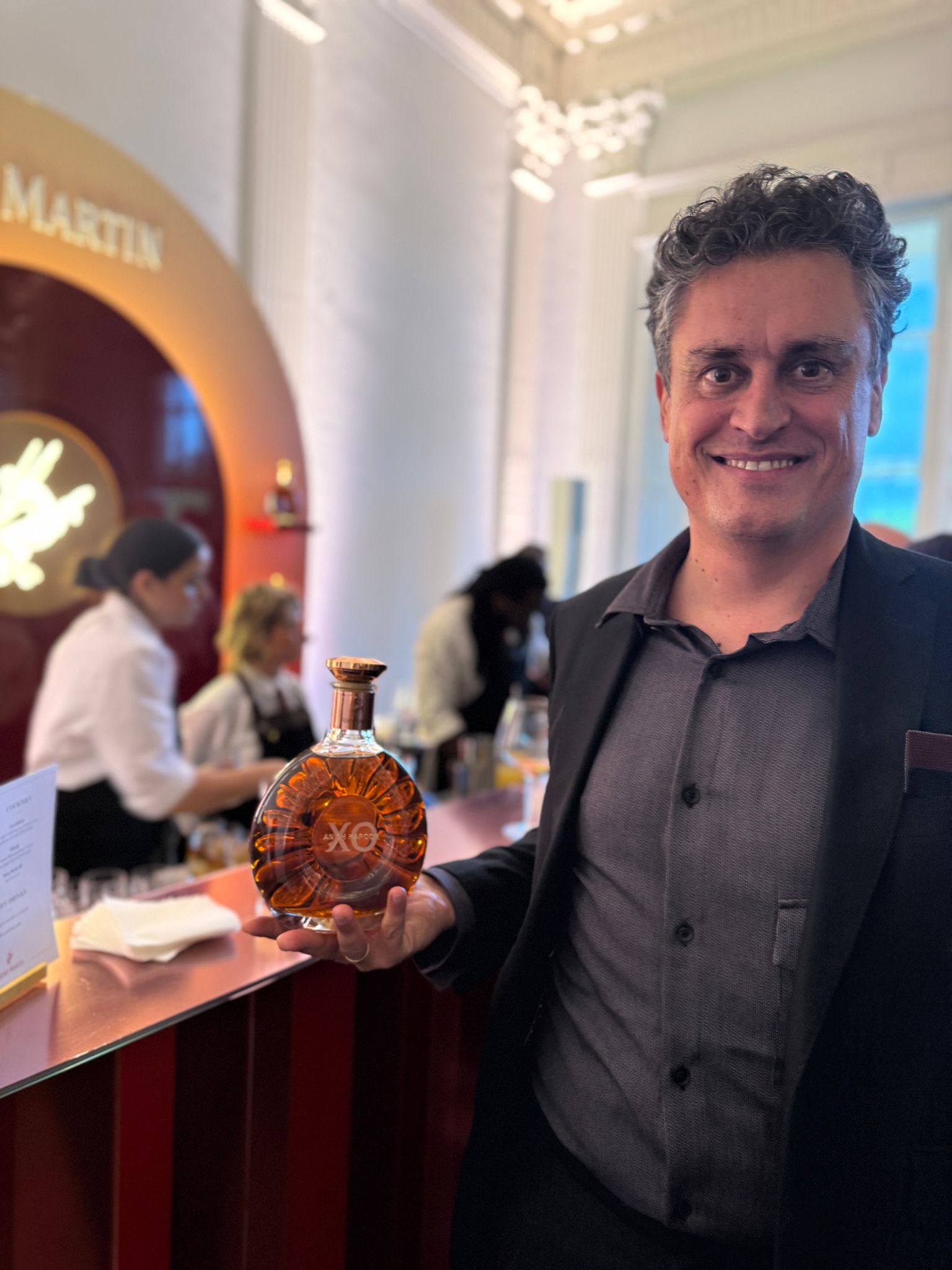 Elie Hériard Dubreuil at the launch with a bottle of Rémy Martin Anish Kapoor XO.