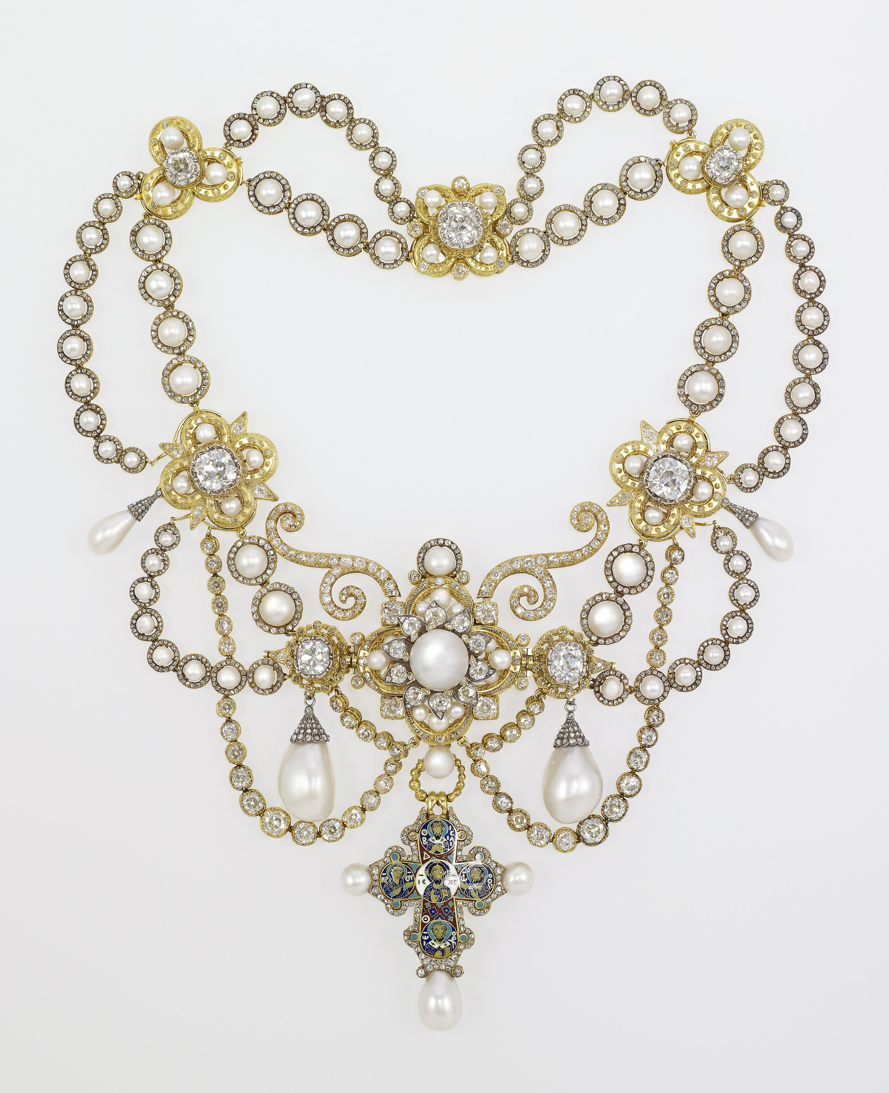 The Dagmar necklace as shown at The Edwardians at the King’s Gallery.