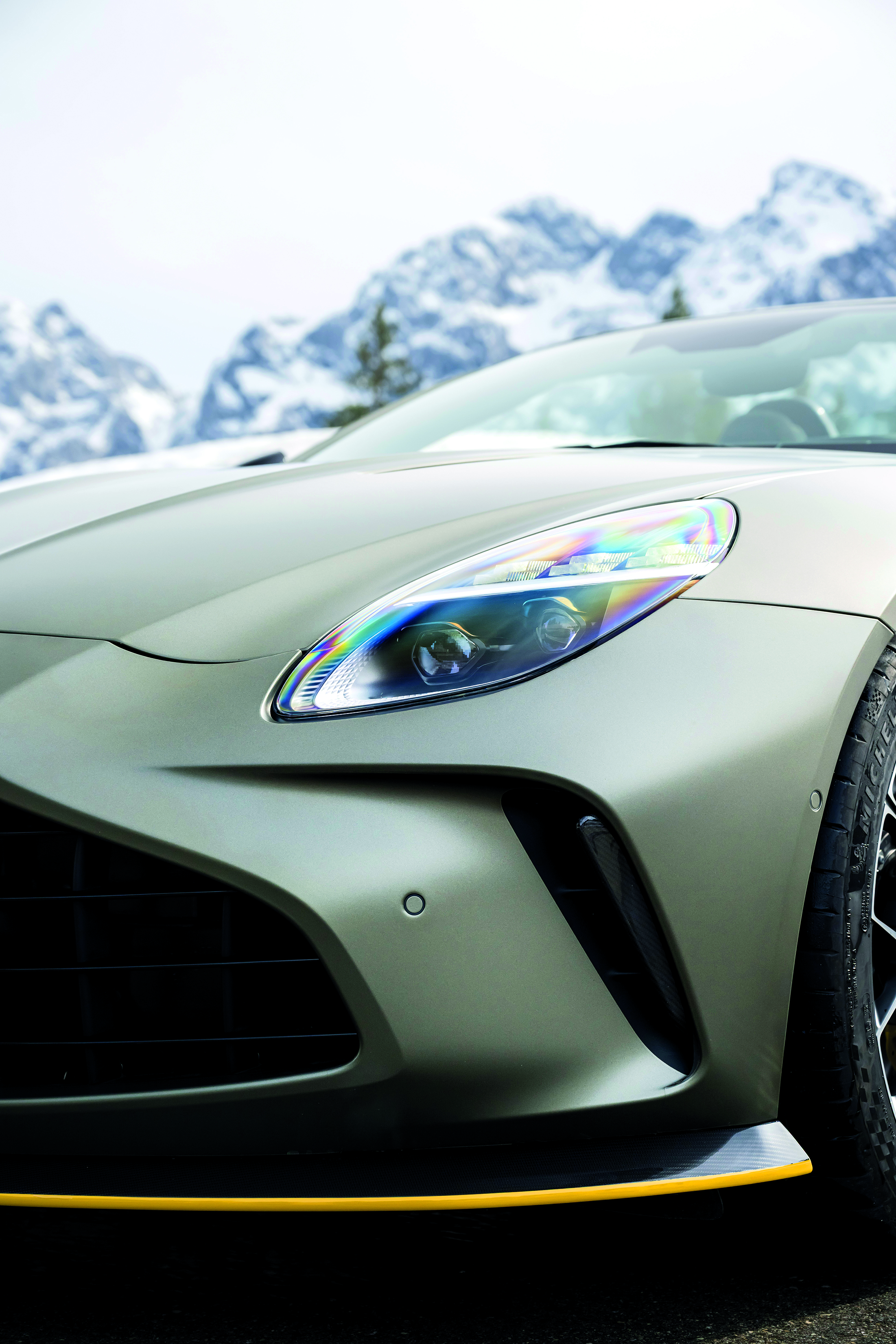 The front details of the Aston Martin Vantage Roadster.