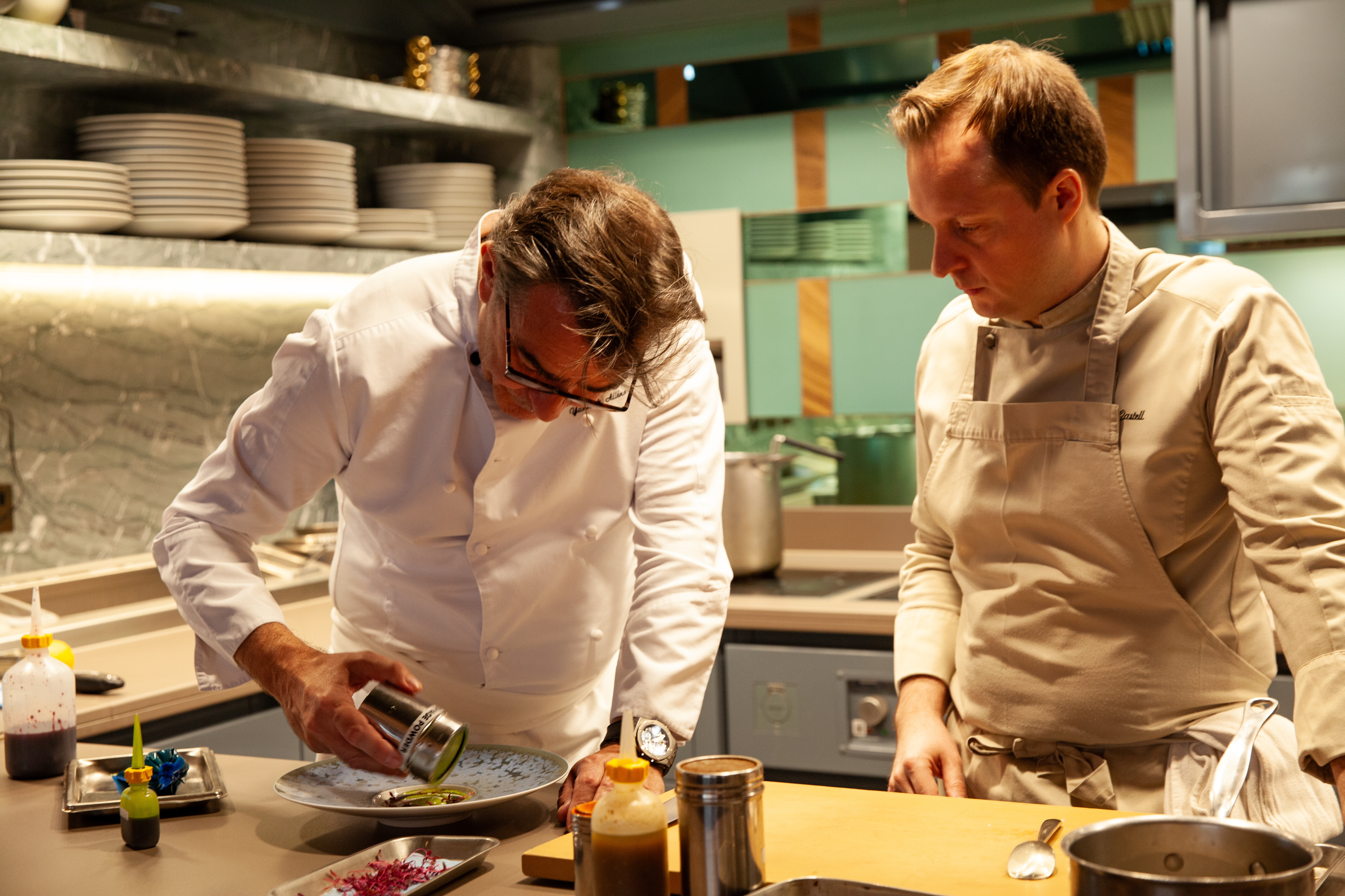 Benjamin Ferra y Castel and Yannick Alléno in the kitchen at Pavyllon.