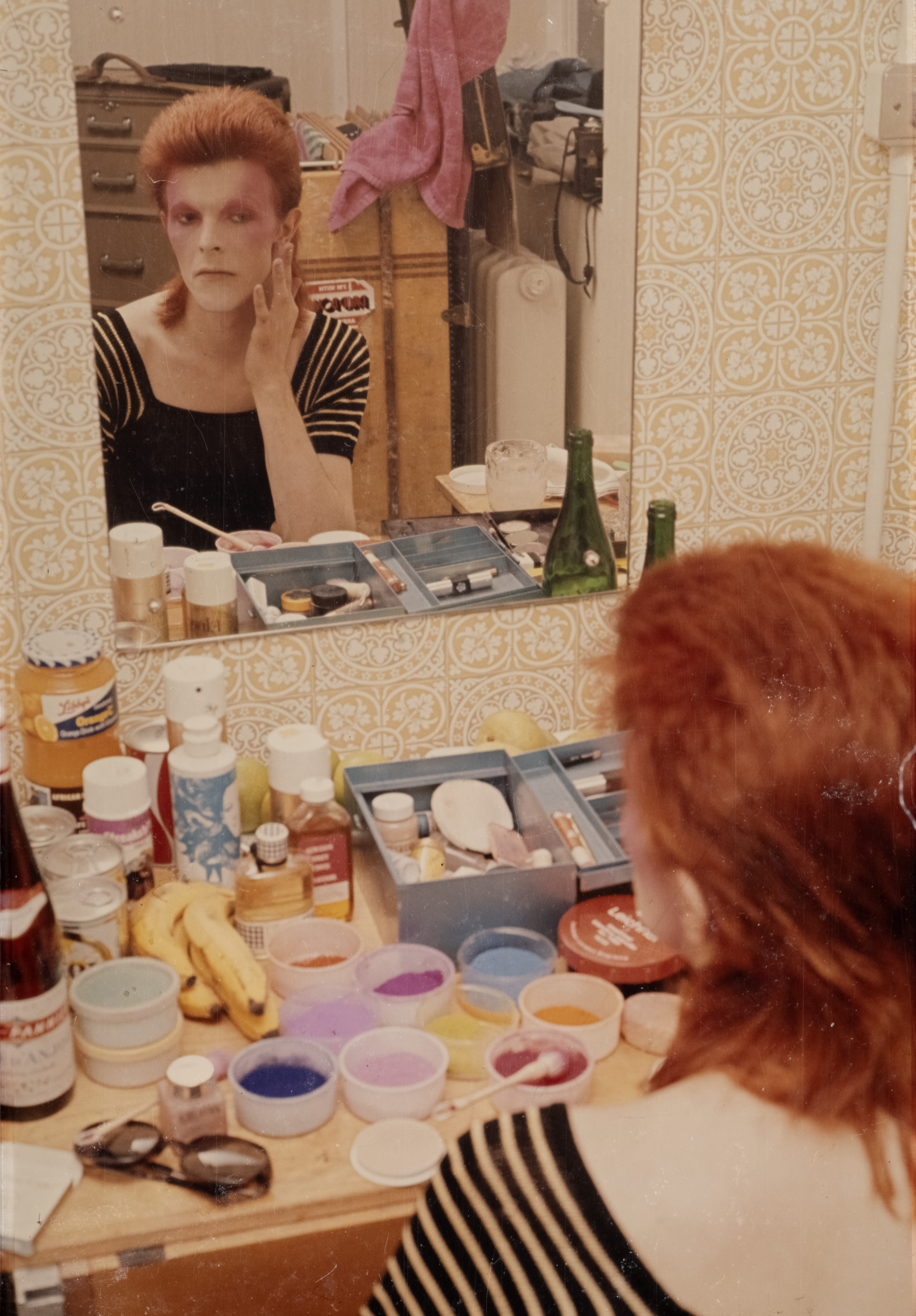David Bowie V&A applying makeup