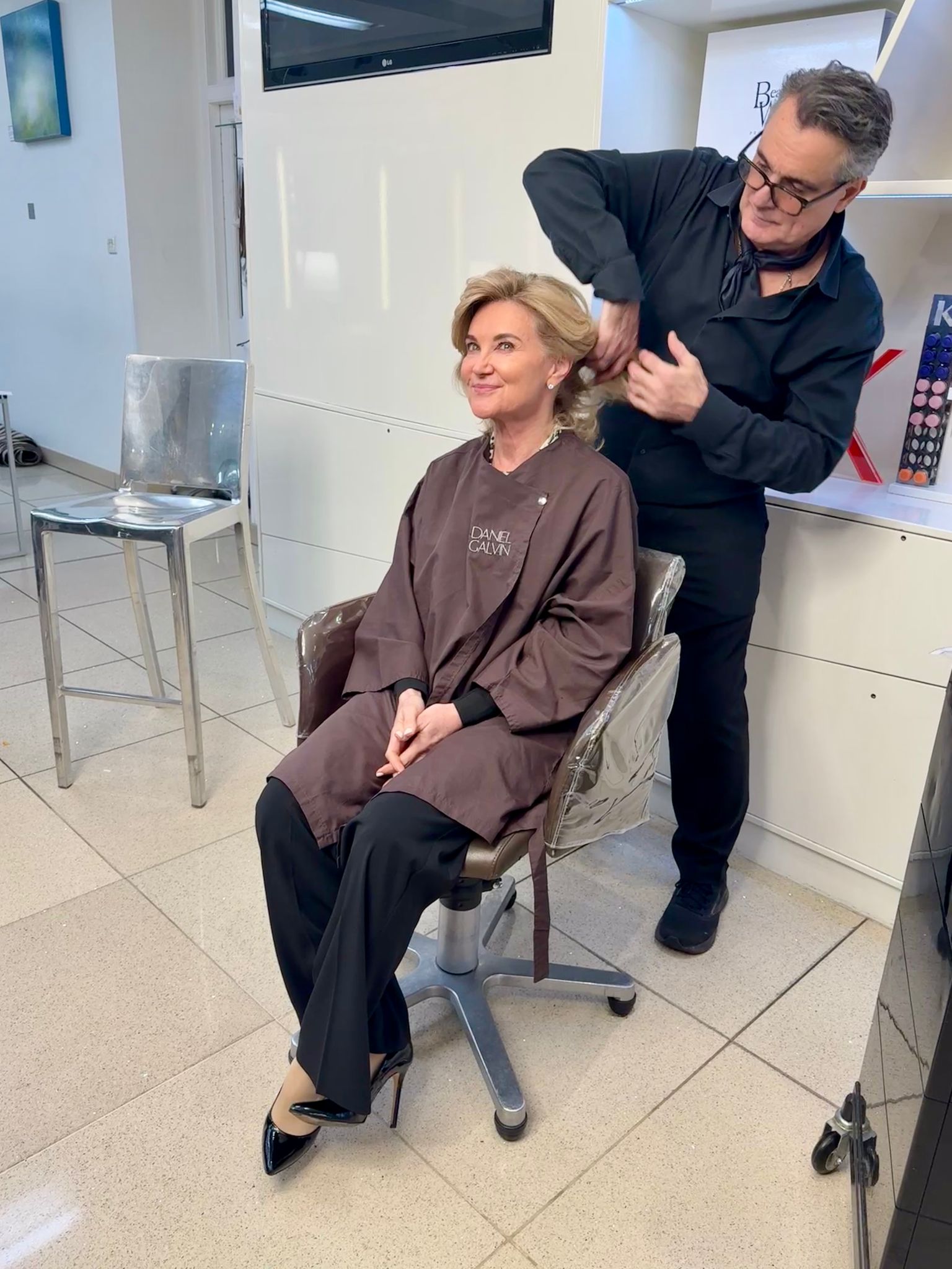 Red Carpet Hair Daniel Galvin - Lino brushing Anthea's hair. 
