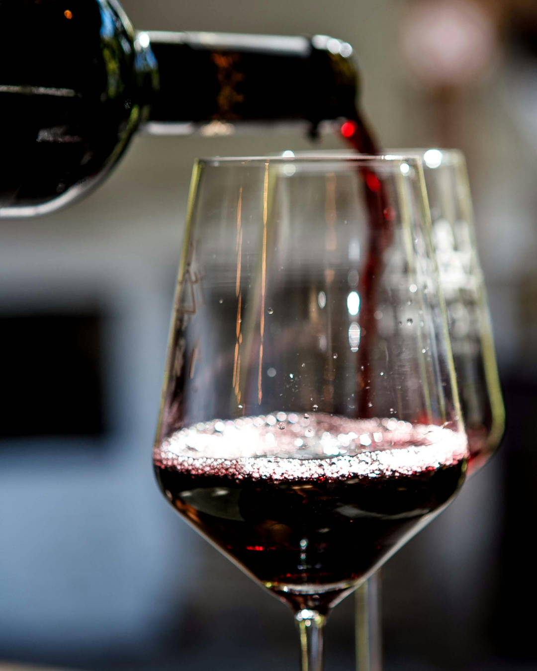 Burgundy wine and expert tips for hosting Christmas. 