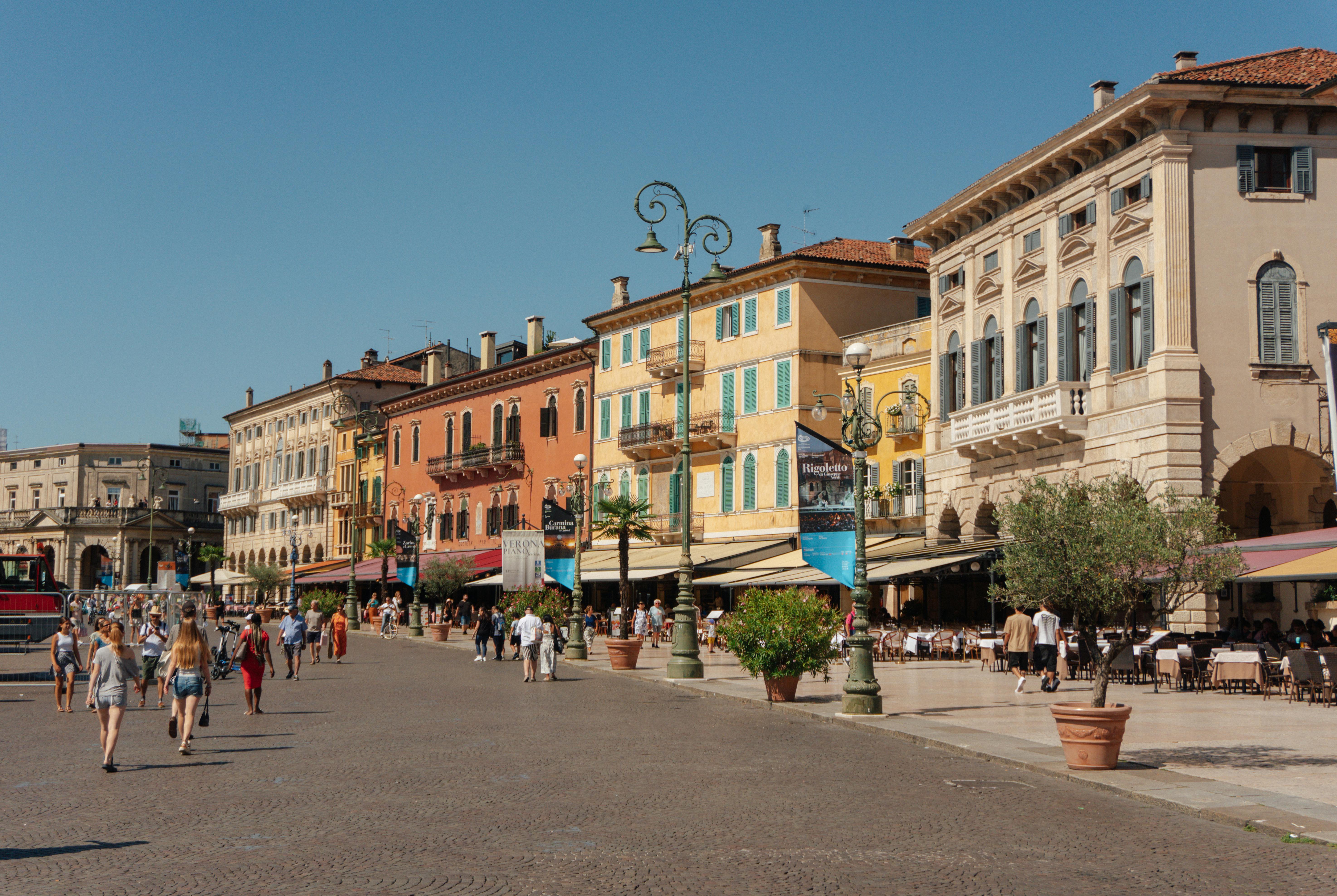 Piazza Bra Verona cultural trips