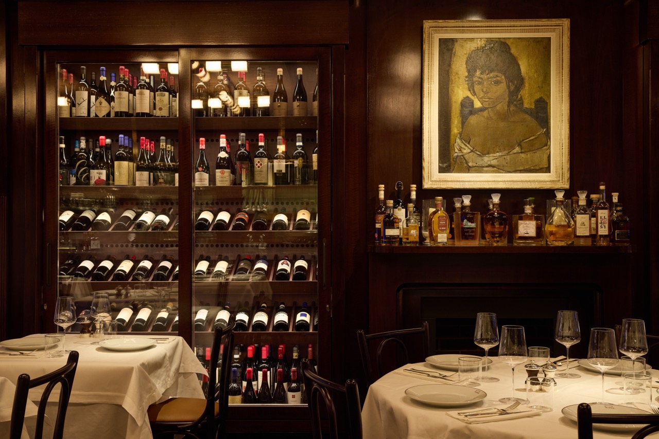 Luxury restaurant Pinna. 