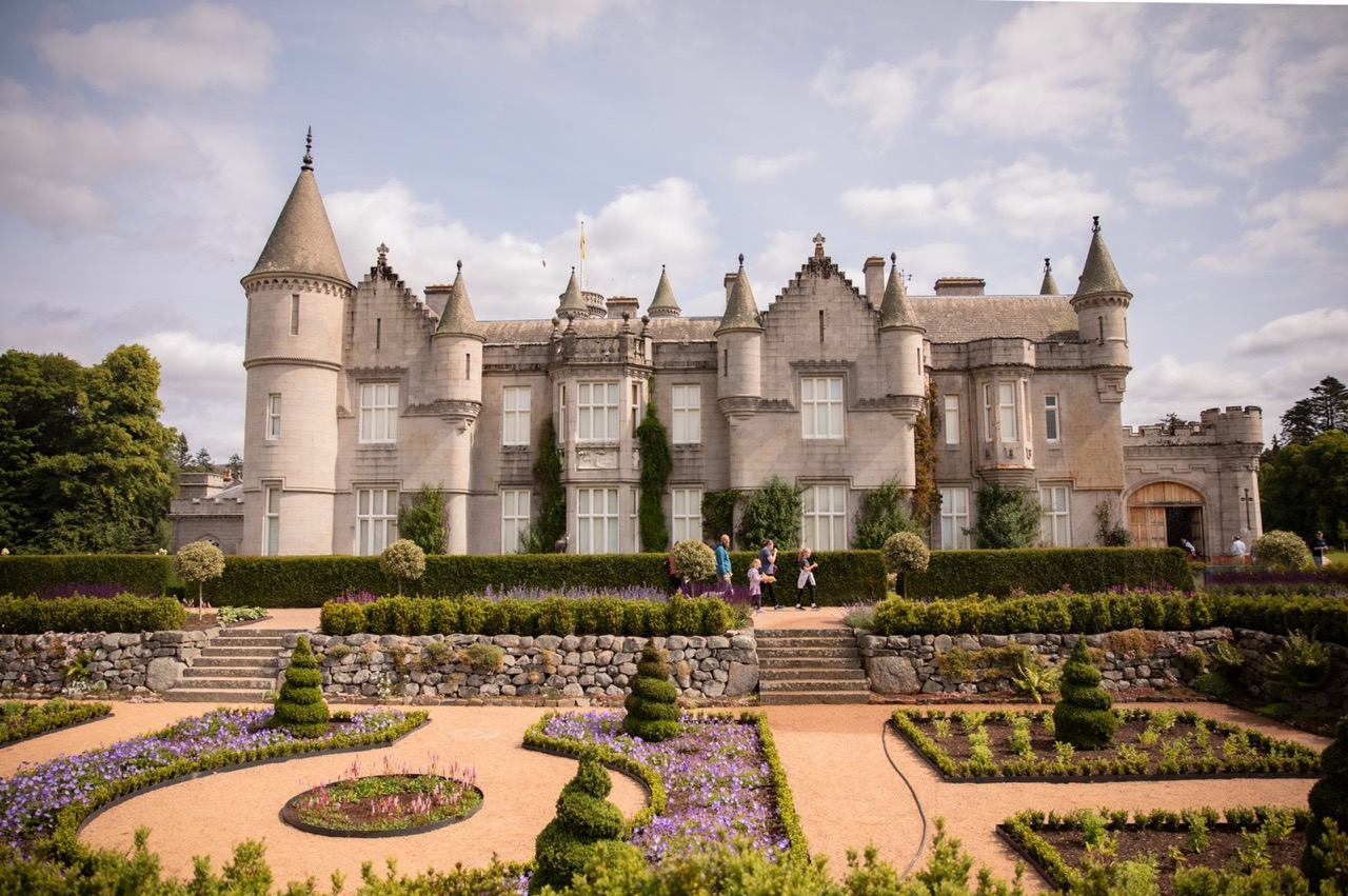 Balmoral Castle, Castle stays UK. 