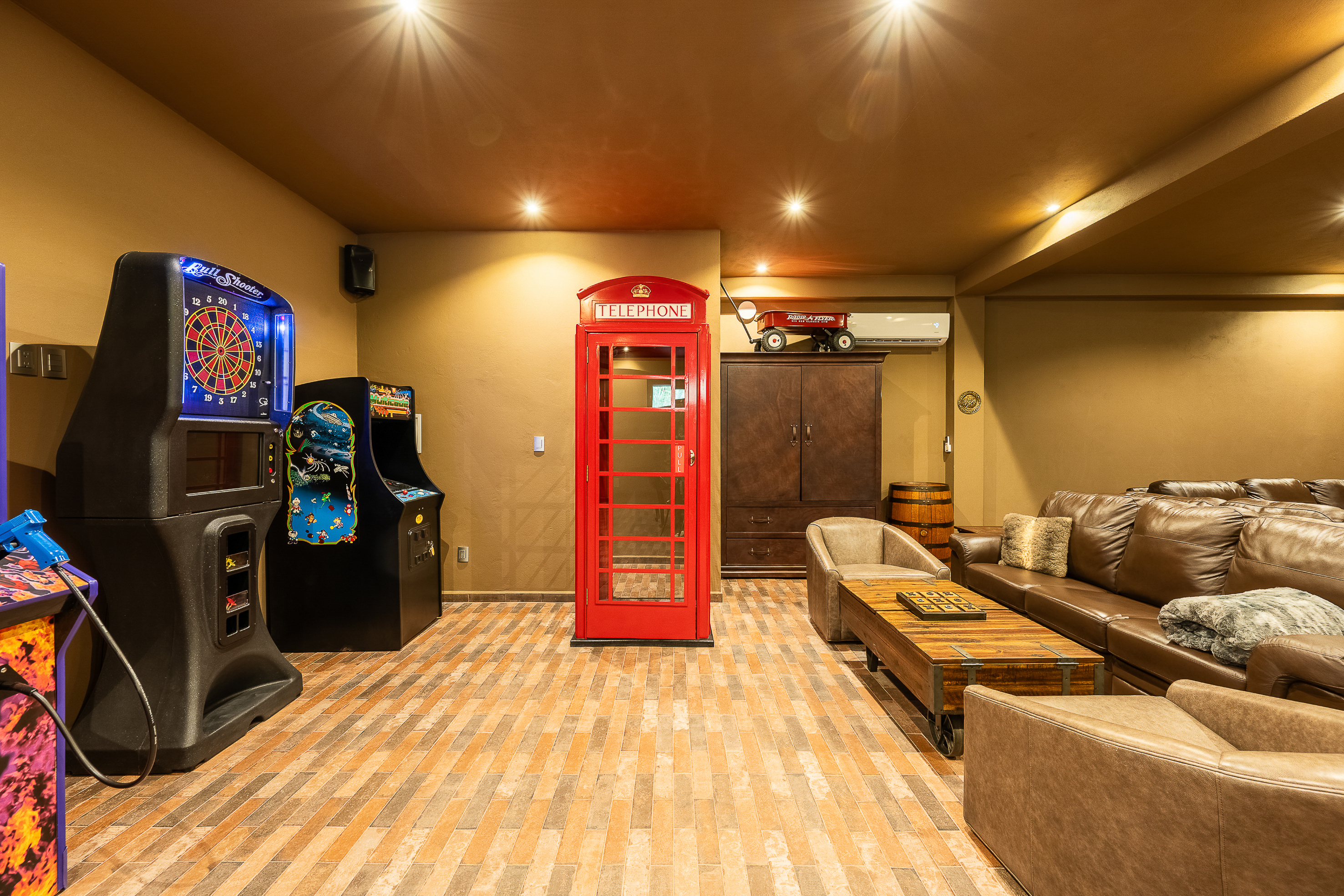 Speakeasy Bars - telephone booth in the speakeasy of Rancho Paraiso Oasis.