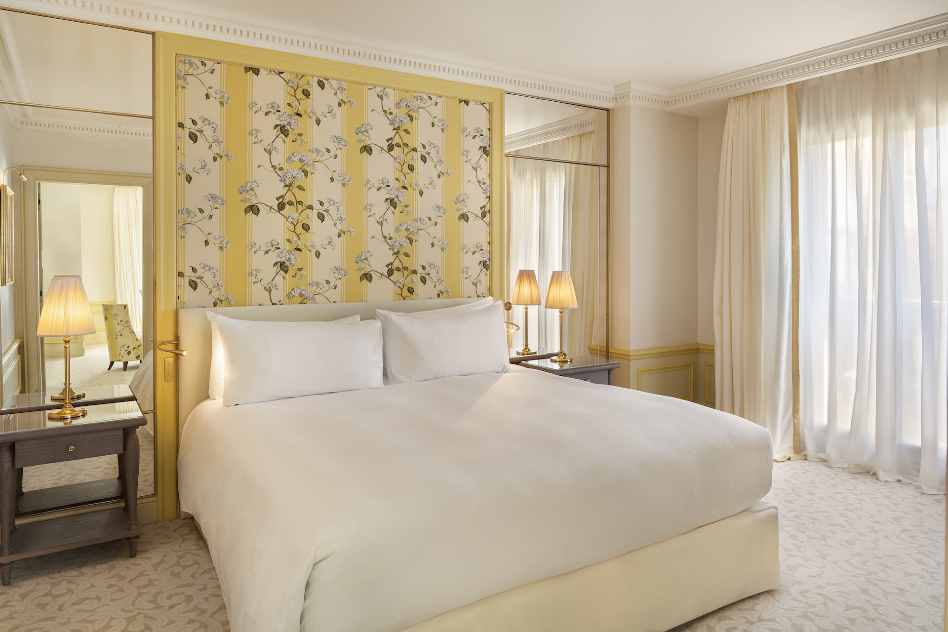 Hotels in Monaco - Suite Deluxe Premium Bed.