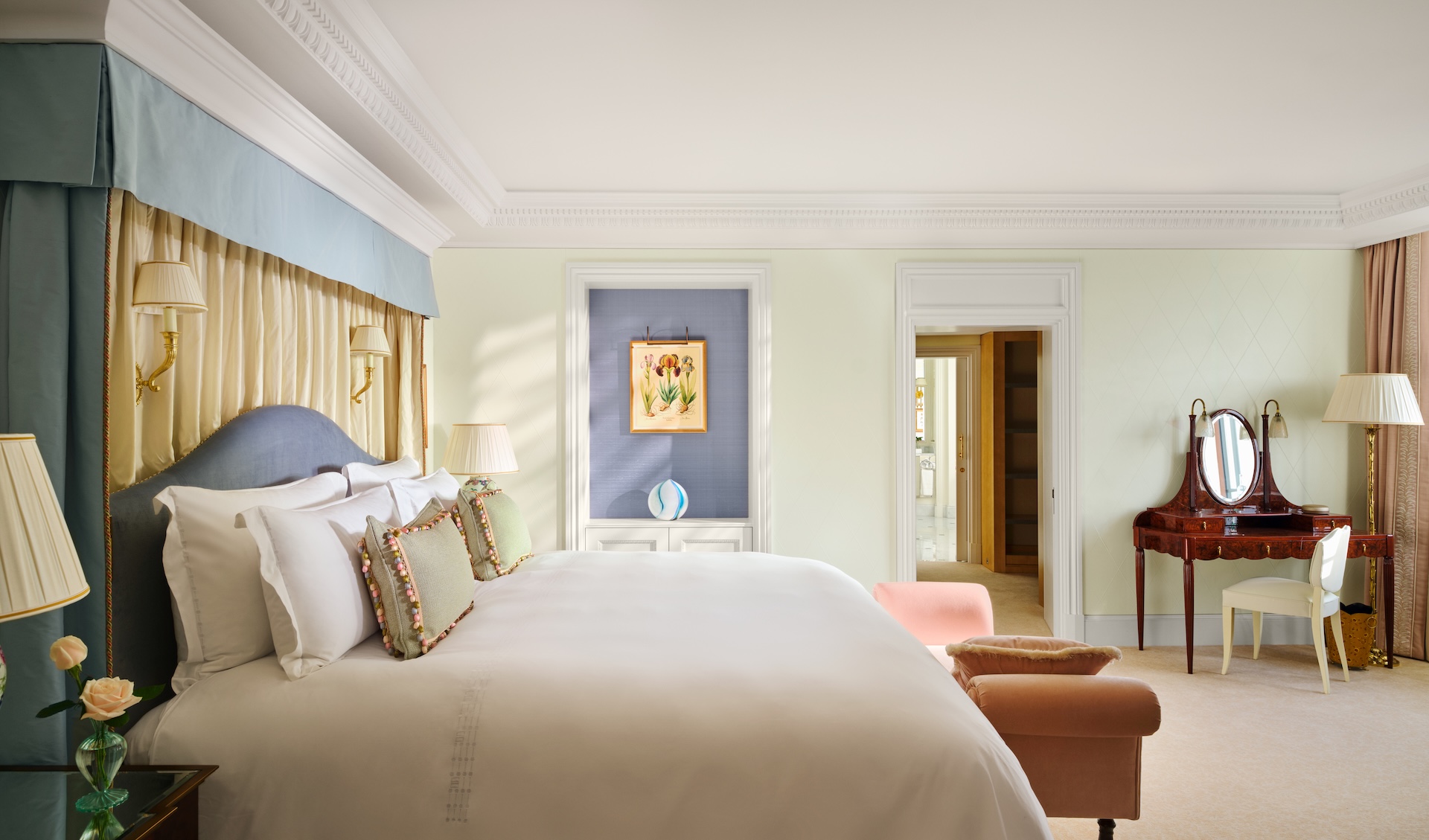 Luxury Suites in London - Royal Suite at The Dorchester bedroom. 