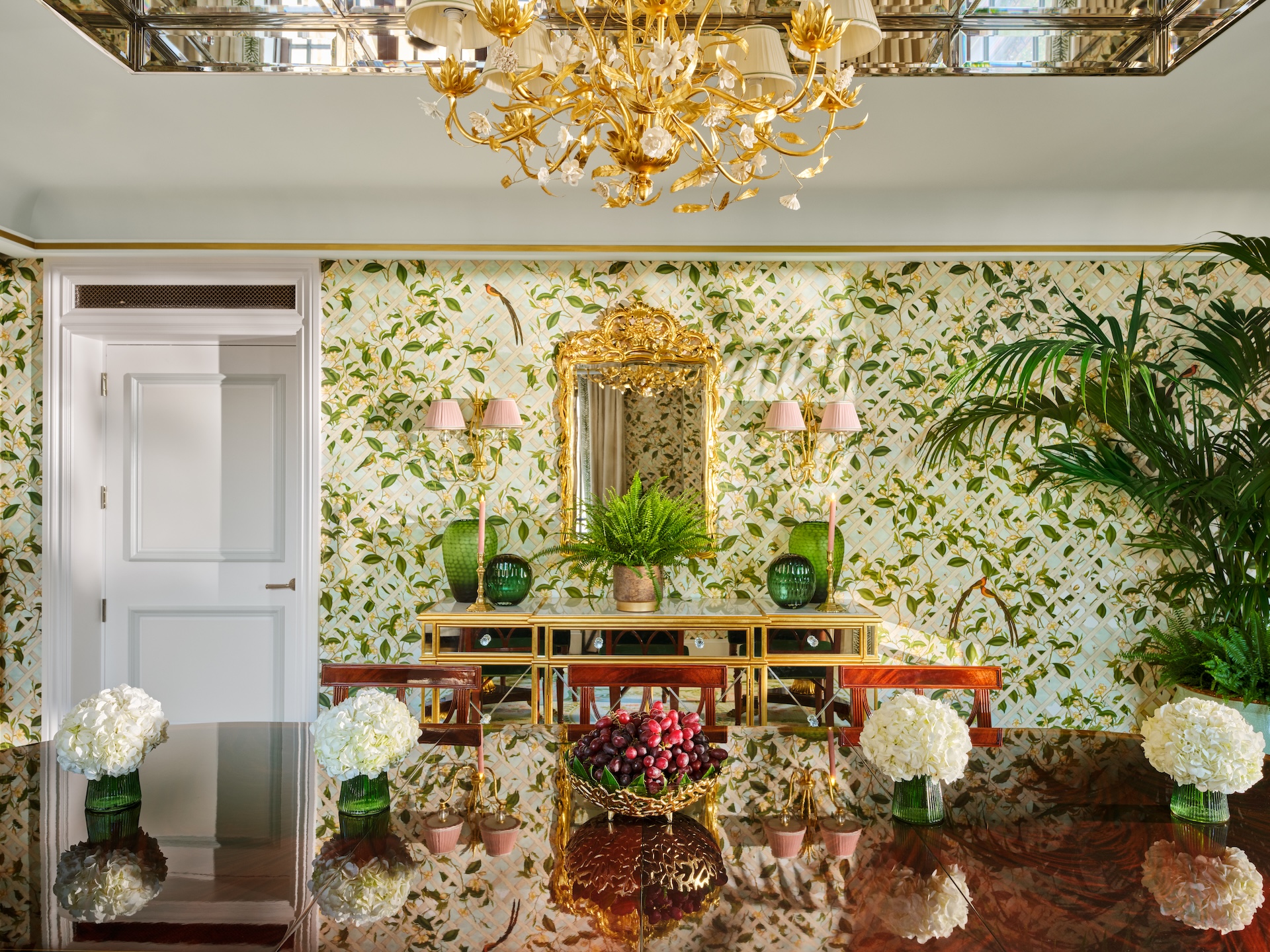 Luxury Suites in London - Royal Suite Dining room.