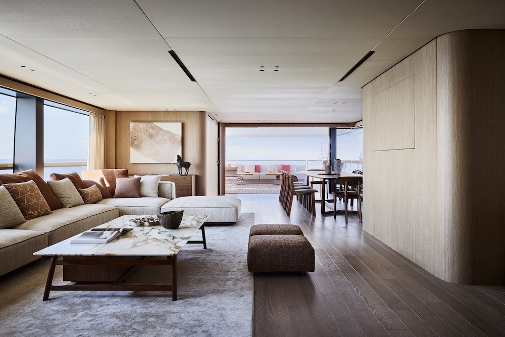 Main deck salon Sanlorenzo. 