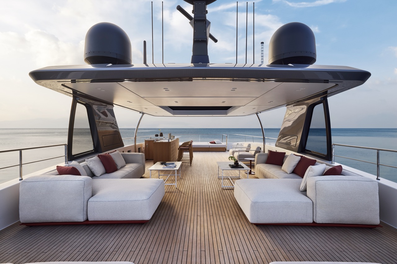 Sanlorenzo flybridge. 