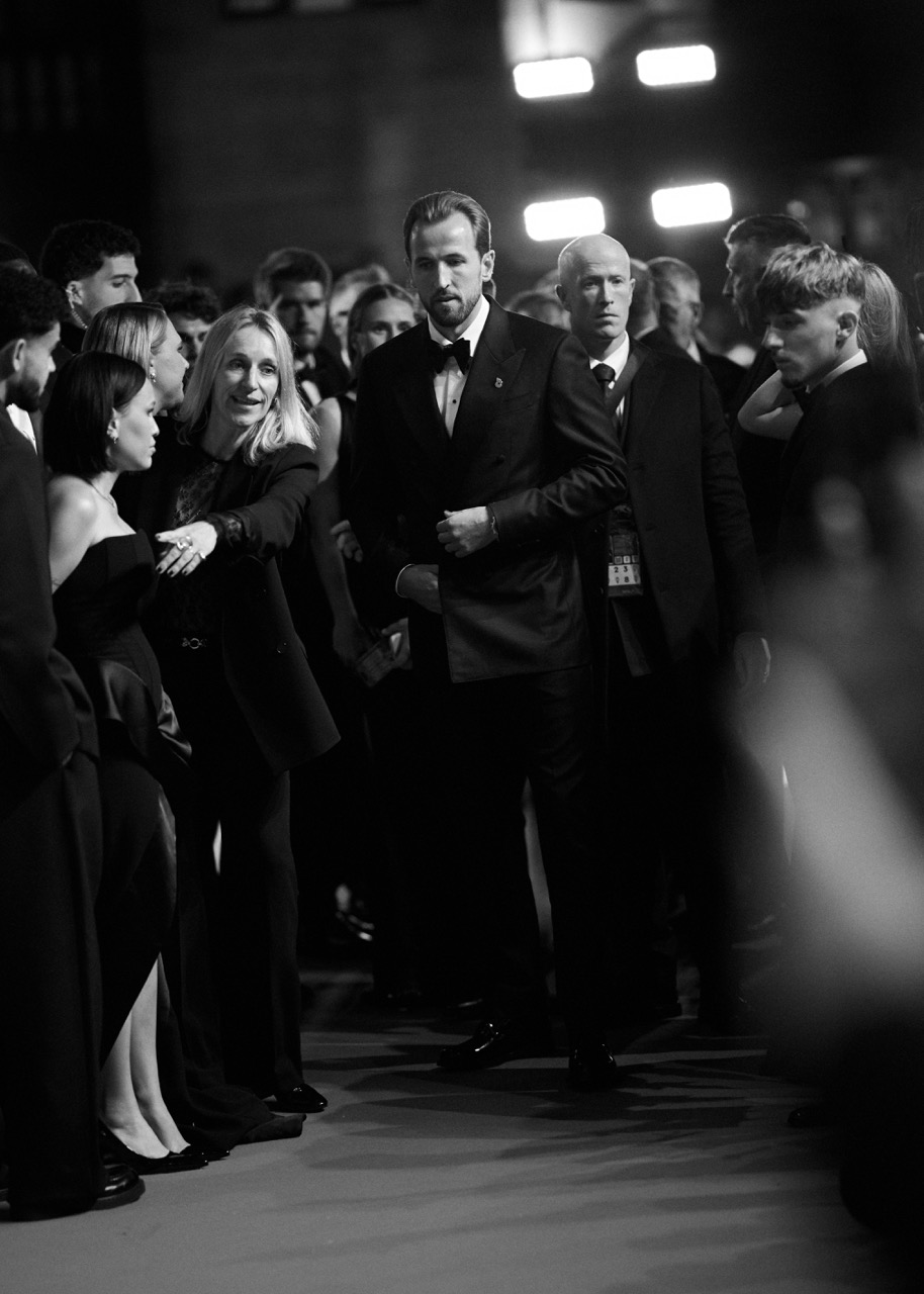 Harry Kane suit, christmas gifts. 