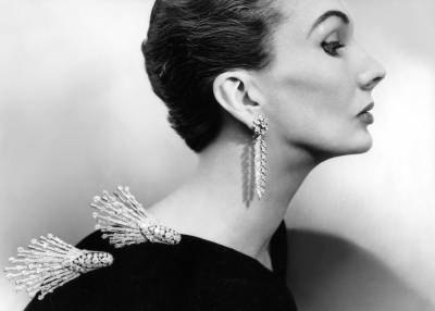 Cartier-Vogue-The-Jewels-Exhibition_main-2