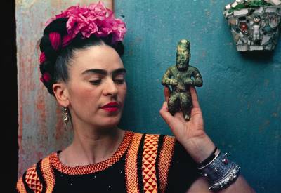 Frida Kahlo: Making herself Up