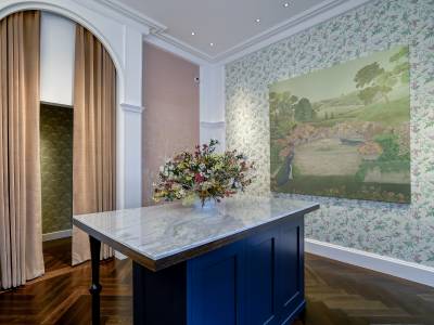 Cole & Son's Flagship Gallery - Hummingbird wallpaper