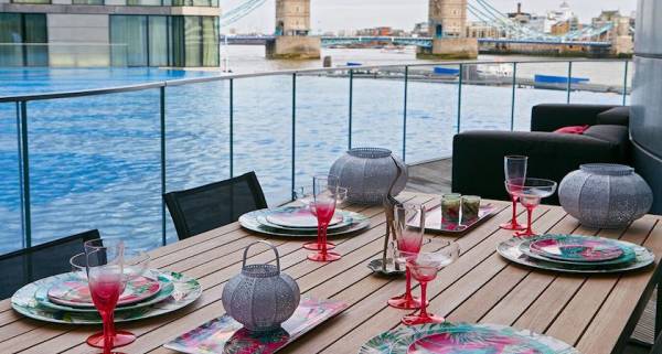 Matthew-Williamson-Cheval-Quays-Debenhams-Apartment_main-2