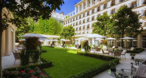 Le Bristol Paris gardens