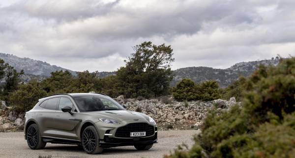 DBX707 SUV 
