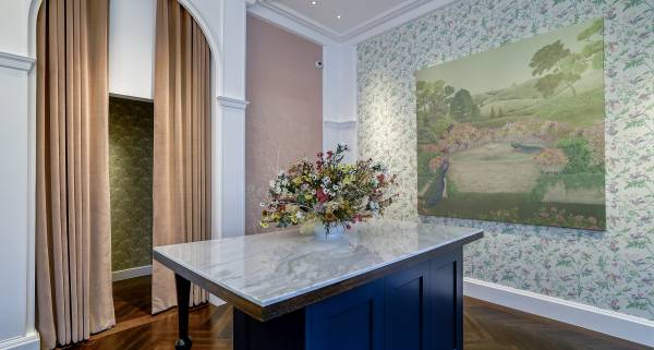 Cole & Son's Flagship Gallery - Hummingbird wallpaper